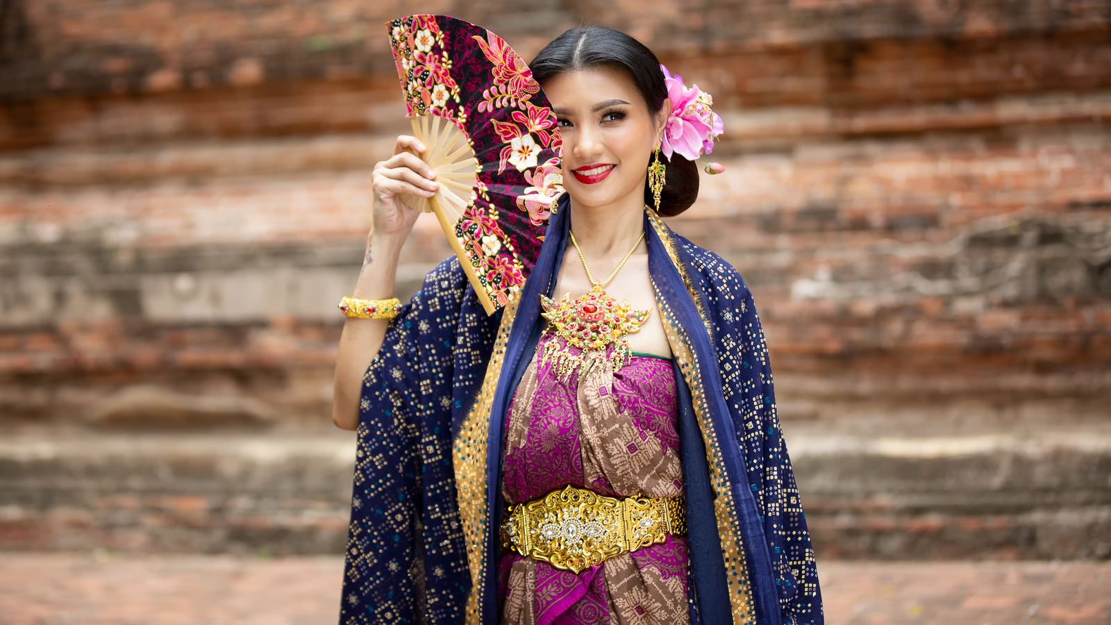 Fashion &Amp; Traditional Clothing: The Vibrant Blend Of Pano Di Terra And Modern Urban Trends 1 Fashion &Amp; Traditional Clothing