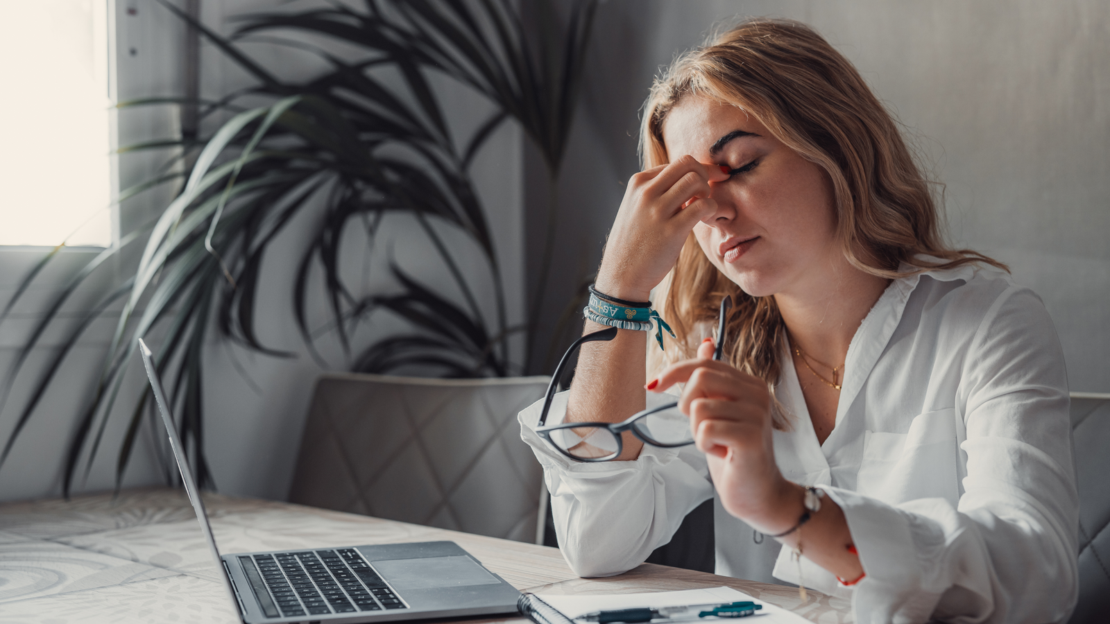 Hogyan Kezeljük A Stresszt A Magyar Életritmusban? – Mindfulness És Terápia Lehetőségek 🌿💆♂️ 1 Hogyan Kezeljük A Stresszt A Magyar Életritmusban?