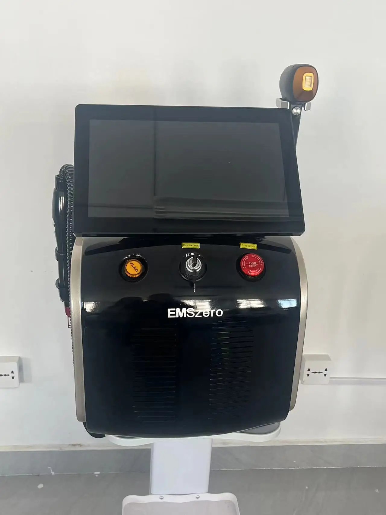 2in1 Soprano Titanium Ice Platinum Diode 755 808 1064nm 3 Wavelength Laser ND:YAG Machine Painless Hair Removal Machine 2025